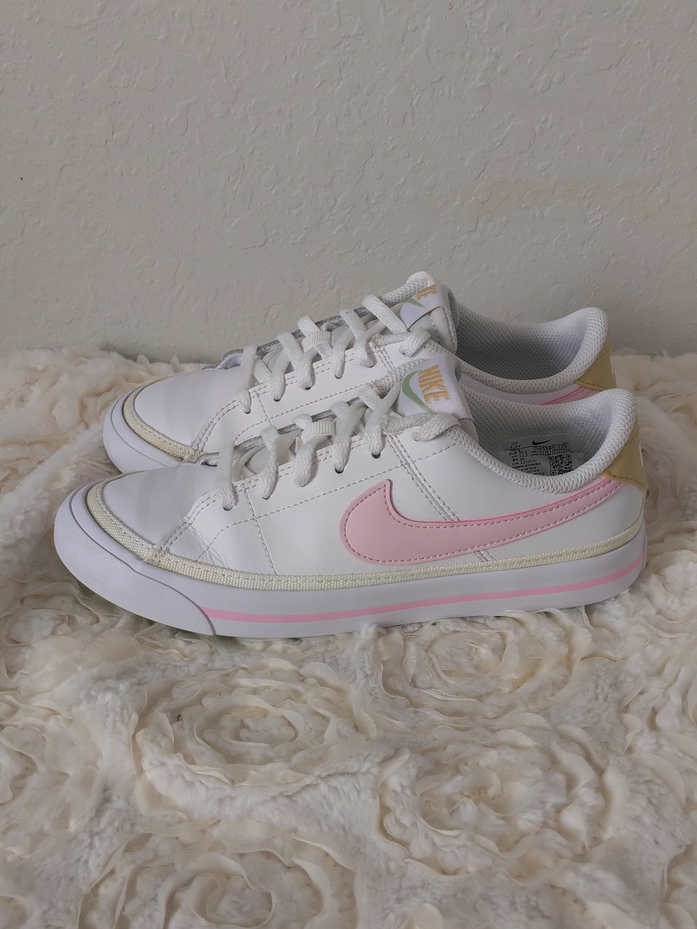 Nike Girls White Leather Low-Top Sneakers with Pink Swoosh - Picture 7 of 7